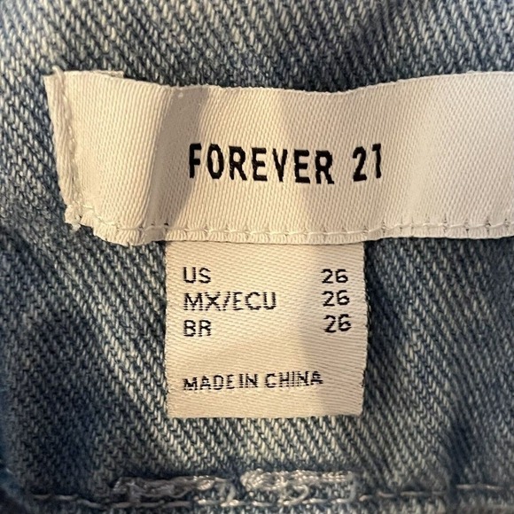 Forever 21 Tapered Leg Mom Denim Jeans Blue Light Wash Size 26 High Wais… - Picture 6 of 7